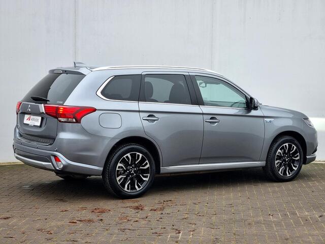 Mitsubishi OUTLANDER 2.0 PHEV instyle+ Automaat / Schuif-Kanteldak / Dealer Onderhouden / 1500kg Trekgewicht / Navigatie via Android Auto/Apple Carplay