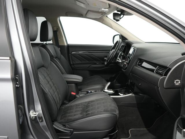 Mitsubishi OUTLANDER 2.4 PHEV Intense | Carplay | Camera |