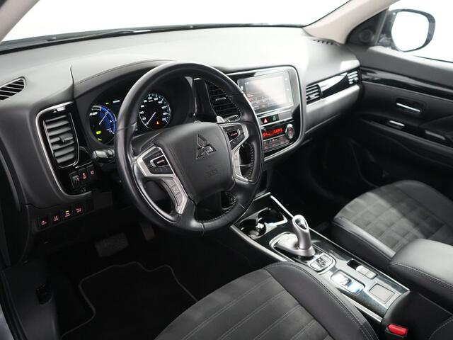 Mitsubishi OUTLANDER 2.4 PHEV Intense | Carplay | Camera |