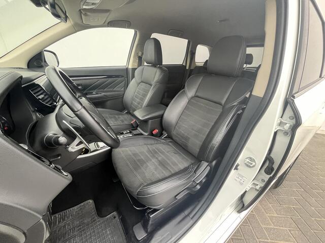 Mitsubishi OUTLANDER 2.4 PHEV Automaat Intense / Plug-in / Keyless / Apple carplay & Android auto / Climate control / Cruise control