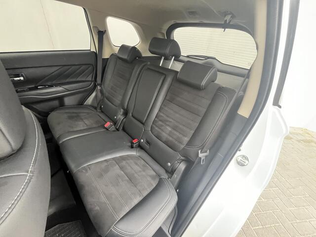Mitsubishi OUTLANDER 2.4 PHEV Automaat Intense / Plug-in / Keyless / Apple carplay & Android auto / Climate control / Cruise control
