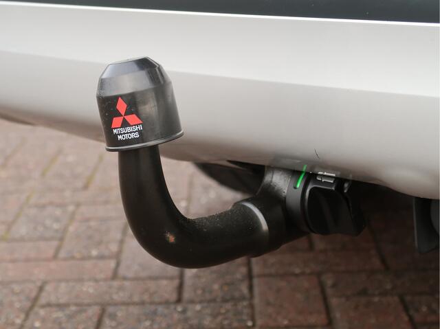 Mitsubishi OUTLANDER 2.4 PHEV Intense+ | schuifdak | trekhaak | camera |