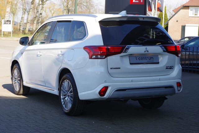 Mitsubishi OUTLANDER 2.4 PHEV Pure+, Leder-Alcantara, Adap. Cruise Control, Climate Control