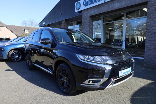 Mitsubishi OUTLANDER 2.4 PHEV Intense CAMERA TREKHAAK-AFN ALCANTARA/LEER DAB KEYLESS 18"LMV STOELVERWARMING ENZ.
