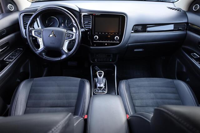 Mitsubishi OUTLANDER 2.4 PHEV Intense CAMERA TREKHAAK-AFN ALCANTARA/LEER DAB KEYLESS 18"LMV STOELVERWARMING ENZ.