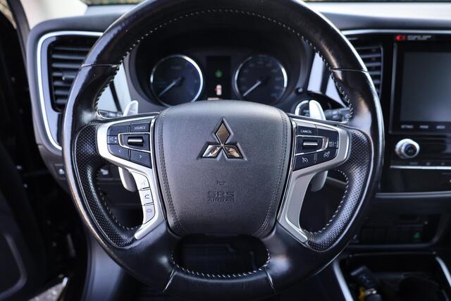 Mitsubishi OUTLANDER 2.4 PHEV Intense CAMERA TREKHAAK-AFN ALCANTARA/LEER DAB KEYLESS 18"LMV STOELVERWARMING ENZ.