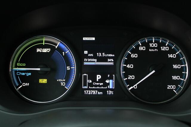 Mitsubishi OUTLANDER 2.4 PHEV 240pk Pure automaat ECC/navi/cruise/camera/trekhaak