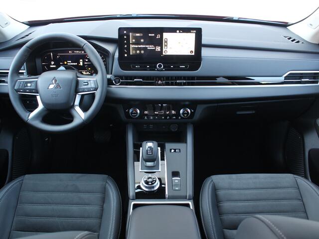 Mitsubishi OUTLANDER 2.4 PHEV First Edition / Nieuw Model 2025 / ¤1000,- Early Buyer Bonus / Elektrische Range 86 KM WLTP / 1600KG Trekgewicht / 8 Jaar Fabrieksgarantie