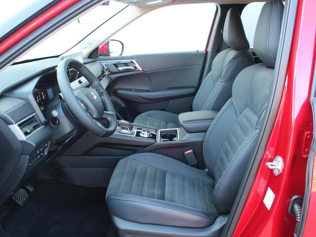 Mitsubishi OUTLANDER 2.4 PHEV First Edition / Nieuw Model 2025 / ¤1000,- Early Buyer Bonus / Elektrische Range 86 KM WLTP / 1600KG Trekgewicht / 8 Jaar Fabrieksgarantie