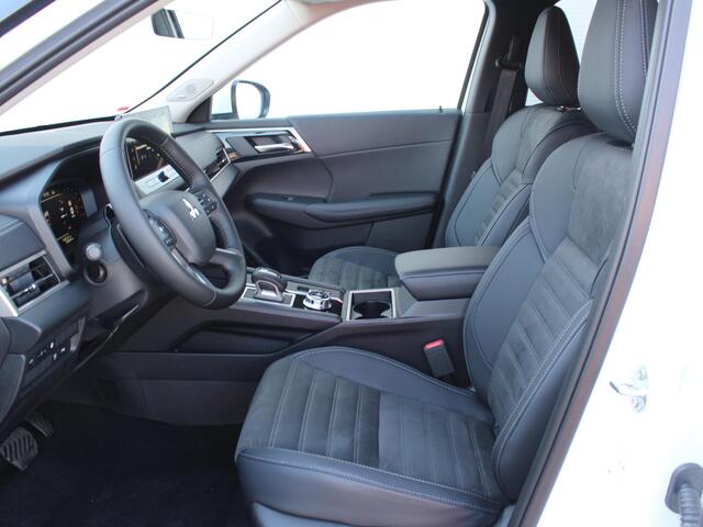 Mitsubishi OUTLANDER 2.4 PHEV Intense / Nieuw Model 2025 / ¤1000,- Early Buyer Bonus / Elektrische Range 86 KM WLTP / 1600KG Trekgewicht / 8 Jaar Fabrieksgarantie