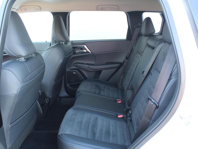 Mitsubishi OUTLANDER 2.4 PHEV Intense / Nieuw Model 2025 / ¤1000,- Early Buyer Bonus / Elektrische Range 86 KM WLTP / 1600KG Trekgewicht / 8 Jaar Fabrieksgarantie