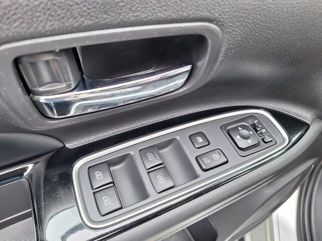 Mitsubishi OUTLANDER 2.4 Intense Plug in Hybrid 225pk PHEV | Carplay | Parkeersensoren | Stoelverwarming | L.M. 18" | Camera | Cruise Control | Climate Control | DAB |