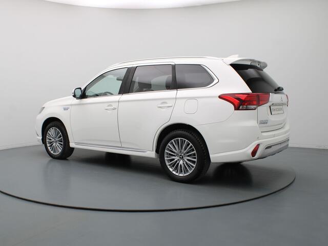 Mitsubishi OUTLANDER 2.4 240pk PHEV Intense Camera | Climate | Cruise | Parksens. v+a | Stoelverw.