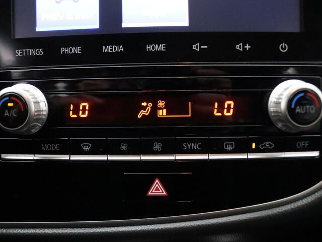 Mitsubishi OUTLANDER 2.4 240pk PHEV Intense Camera | Climate | Cruise | Parksens. v+a | Stoelverw.