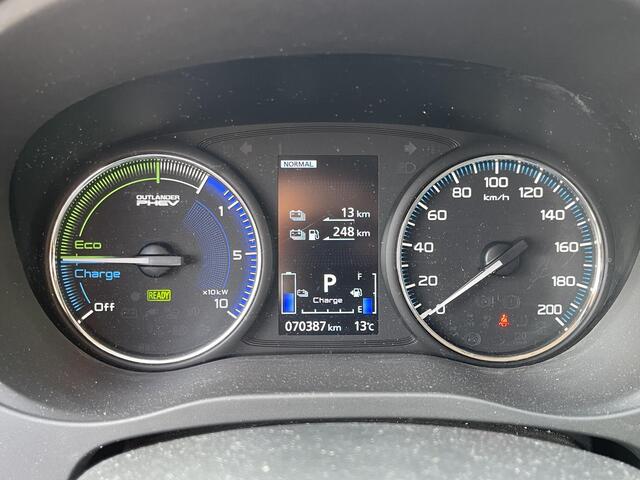 Mitsubishi OUTLANDER 2.4 PHEV Intense 18"/Trekhaak/Adaptieve cruise/Dodehoek/LED/Stoelverwarming/PDC v+a/Camera/Apple Carplay & Android Auto