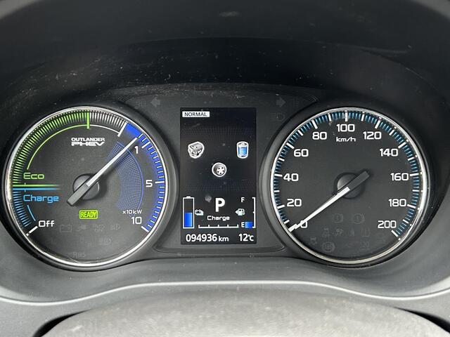 Mitsubishi OUTLANDER 2.4 PHEV Intense | Camera | Parkeersensoren | Climate Control | Stoelverwarming