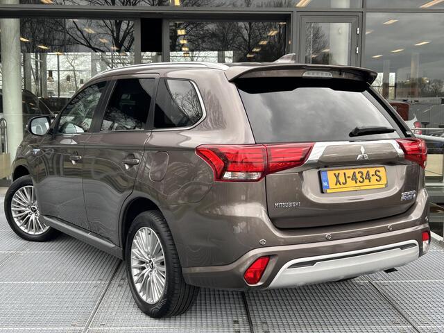 Mitsubishi OUTLANDER 2.4 PHEV Intense | Camera | Parkeersensoren | Climate Control | Stoelverwarming
