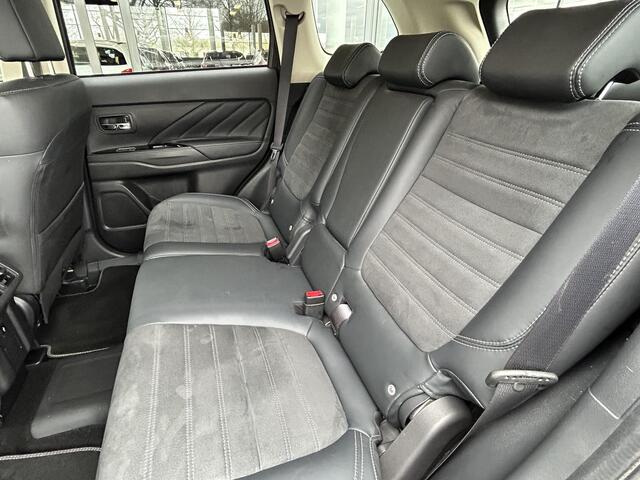 Mitsubishi OUTLANDER 2.4 PHEV Intense | Camera | Parkeersensoren | Climate Control | Stoelverwarming