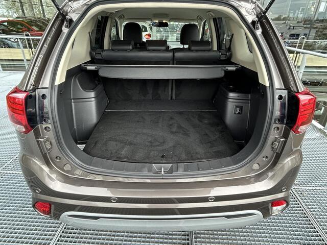 Mitsubishi OUTLANDER 2.4 PHEV Intense | Camera | Parkeersensoren | Climate Control | Stoelverwarming