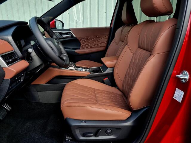 Mitsubishi OUTLANDER 2.4 PHEV Instyle+ / Nieuw Model 2025 / ¤1000,- Early Buyer Bonus / Elektrische Range 86KM WLTP / 1600KG Trekgewicht / 8 Jaar Fabrieksgarantie