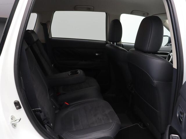 Mitsubishi OUTLANDER 2.4 PHEV Intense | Trekhaak | Achteruitrijcamera | Stoelverwaming | Apple Carplay/Android Auto |