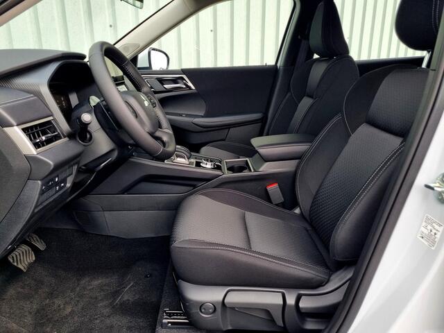 Mitsubishi OUTLANDER 2.4 PHEV Pure / ¤1000,- Early Buyer Bonus / Rijklaarprijs / Elektrische Range 86 KM WLTP / 1600KG Trekgewicht / 8 Jaar Fabrieksgarantie
