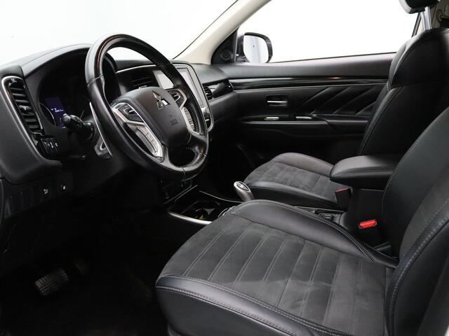 Mitsubishi OUTLANDER 2.4 PHEV Intense+ Camera | Climate | Navi | Parksens. v+a | Stoelverwarming