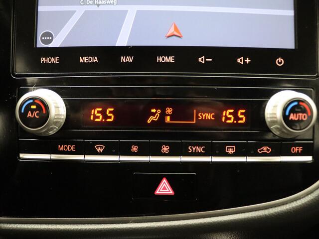 Mitsubishi OUTLANDER 2.4 PHEV Intense+ Camera | Climate | Navi | Parksens. v+a | Stoelverwarming