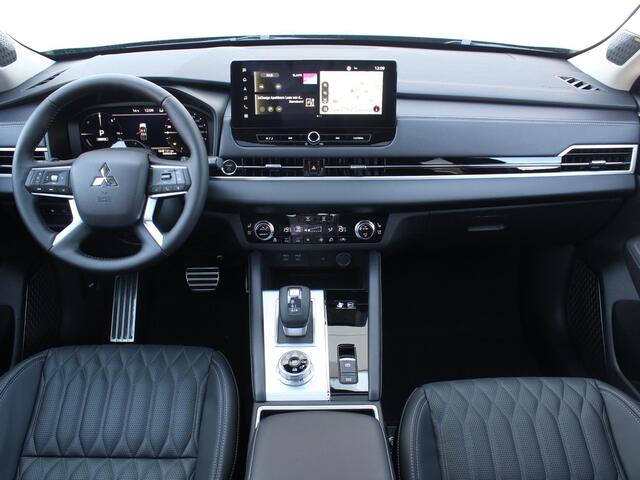 Mitsubishi OUTLANDER 2.4 PHEV Instyle / Nieuw Model 2025 / ¤1000,- Early Buyer Bonus / Elektrische Range 86KM WLTP / 1600KG Trekgewicht / 8 Jaar Fabrieksgarantie