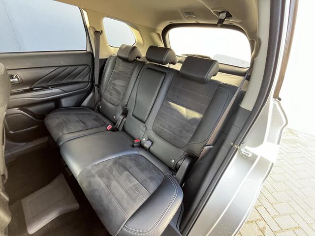 Mitsubishi OUTLANDER 2.4 PHEV Intense Automaat / Keyless / Climate control / Navigatie d.m.v. Apple carplay & Android auto / Climate control