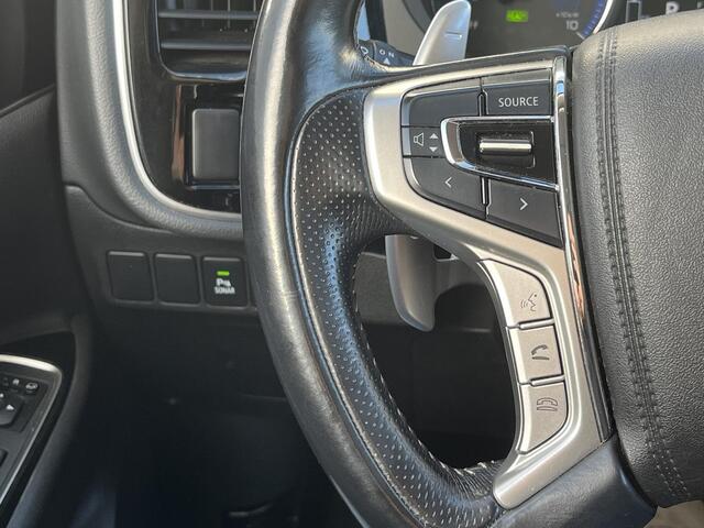 Mitsubishi OUTLANDER 2.4 PHEV Intense Automaat / Keyless / Climate control / Navigatie d.m.v. Apple carplay & Android auto / Climate control
