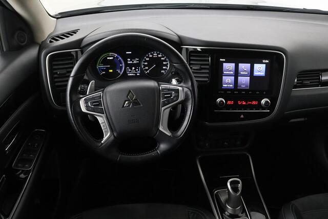 Mitsubishi OUTLANDER 2.4 PHEV Intense | Stoelverwarming | Carplay | Camera | Full LED | Half leder | Keyless | Climate control | Bluetooth | Cruise control