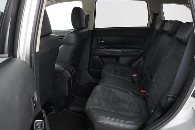 Mitsubishi OUTLANDER 2.4 PHEV Intense | Stoelverwarming | Carplay | Camera | Full LED | Half leder | Keyless | Climate control | Bluetooth | Cruise control