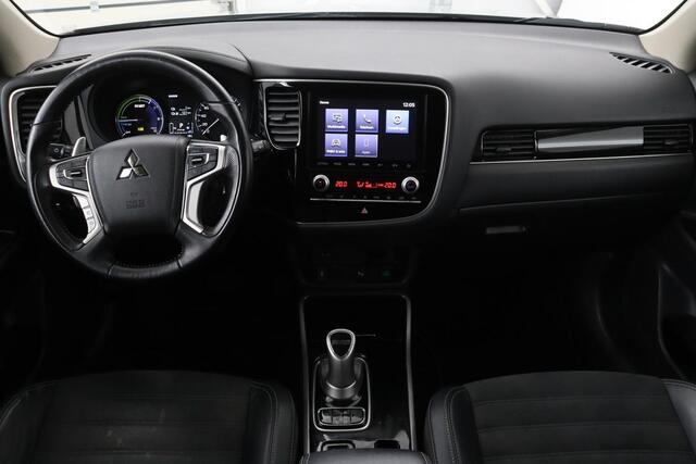 Mitsubishi OUTLANDER 2.4 PHEV Intense | Stoelverwarming | Carplay | Camera | Full LED | Half leder | Keyless | Climate control | Bluetooth | Cruise control