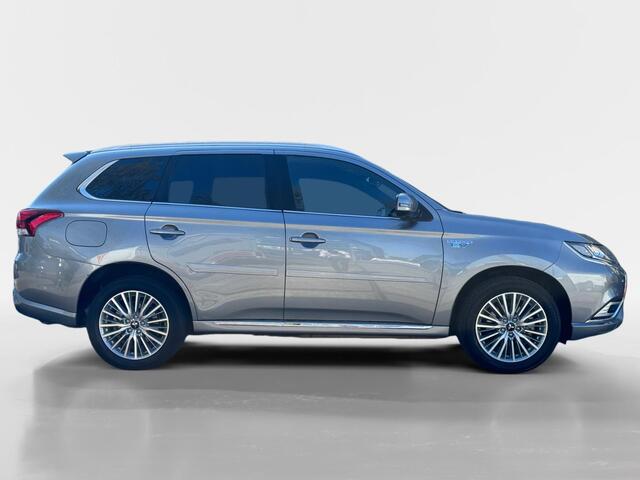 Mitsubishi OUTLANDER 2.4 PHEV Instyle | Climate | Adap cruise | Camera | Open-dak | Vol-leder | DAB |