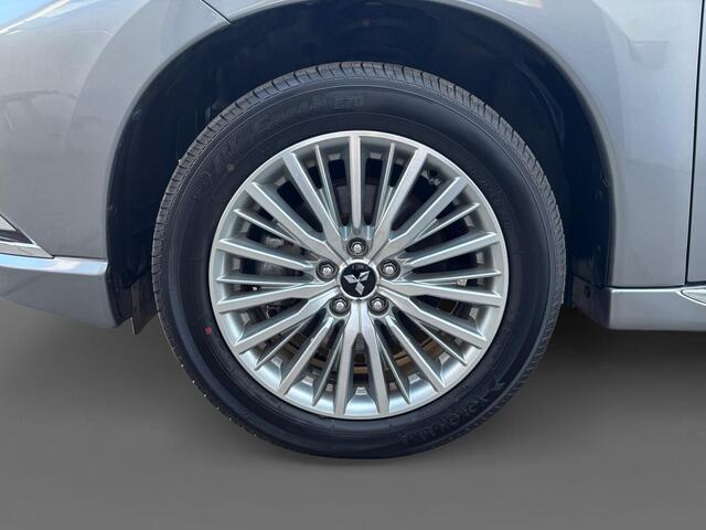 Mitsubishi OUTLANDER 2.4 PHEV Instyle | Climate | Adap cruise | Camera | Open-dak | Vol-leder | DAB |