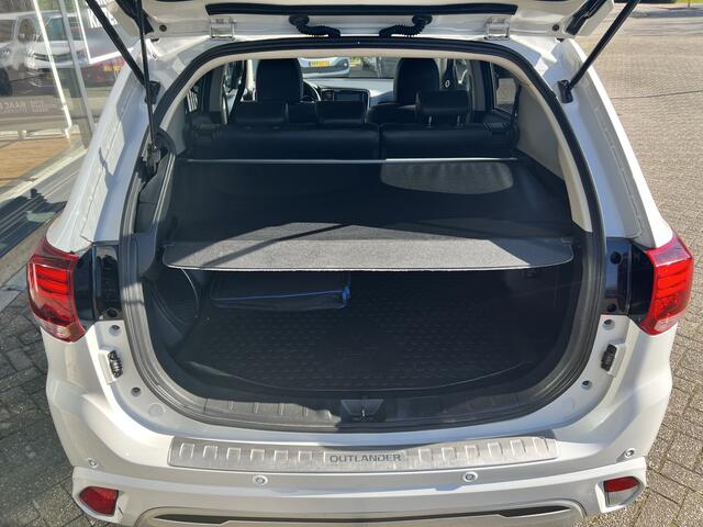 Mitsubishi OUTLANDER 2.4 PHEV Intense+