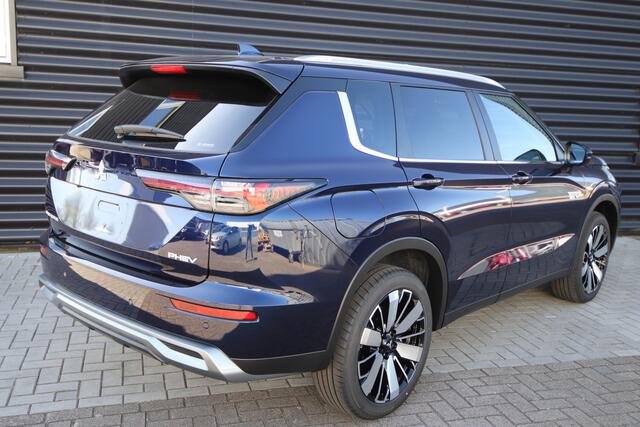 Mitsubishi OUTLANDER 2.4 PHEV First Edition Cosmic Blue