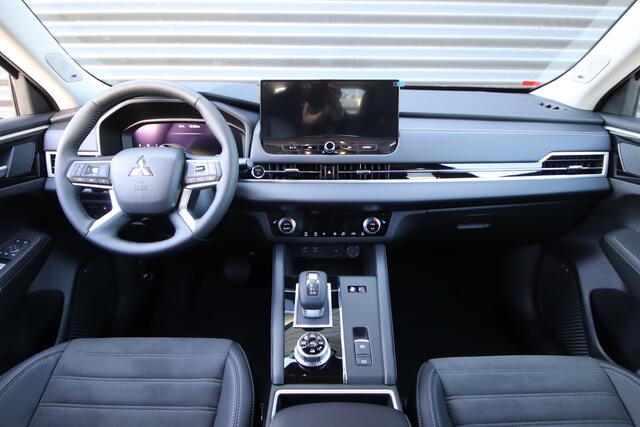 Mitsubishi OUTLANDER 2.4 PHEV First Edition Cosmic Blue