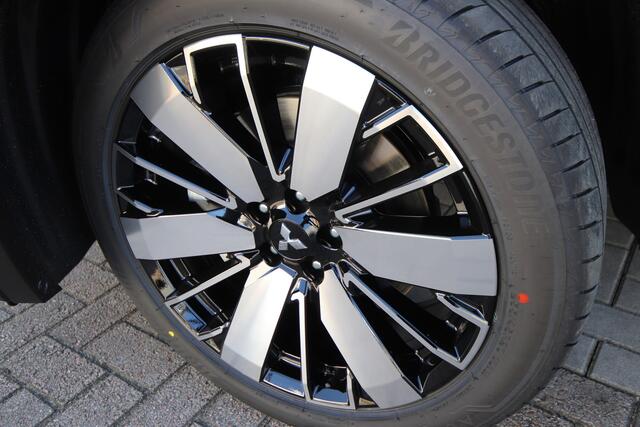 Mitsubishi OUTLANDER 2.4 PHEV First Edition Cosmic Blue