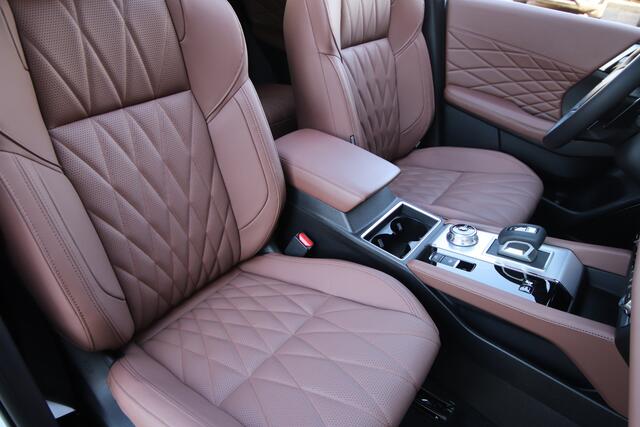 Mitsubishi OUTLANDER 2.4 PHEV Instyle+ Zwart dak, Massage stoelen, Bruin interieur