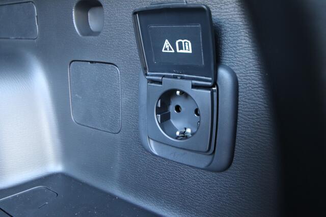 Mitsubishi OUTLANDER 2.4 PHEV Instyle+ Zwart dak, Massage stoelen, Bruin interieur