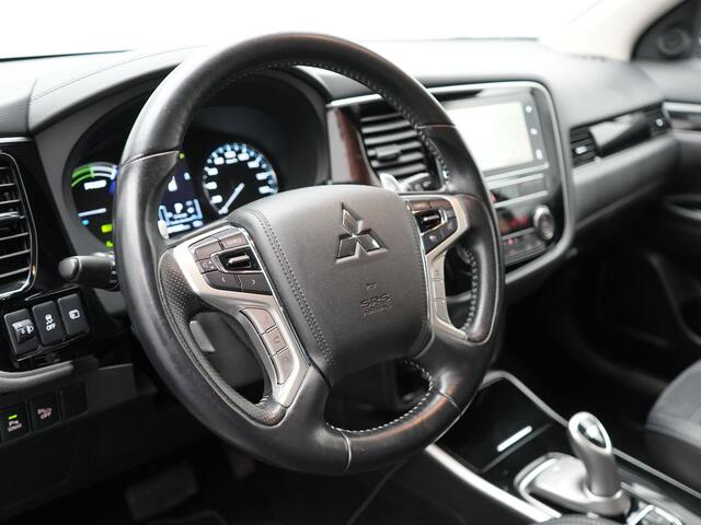 Mitsubishi OUTLANDER 2.4 Intense Plug in Hybrid 225pk PHEV | Alcantara Sportstoelen | Parkeersensoren | Adaptive Cruise | Apple Carplay | Camera | DAB | L.M. 18" | Climate Control |