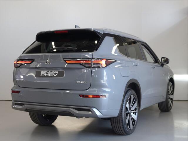 Mitsubishi OUTLANDER 2.4 PHEV First Edition | Head up | 20 inch | Direct leverbaar | 8 jaar garantie | Rijklaarprijs