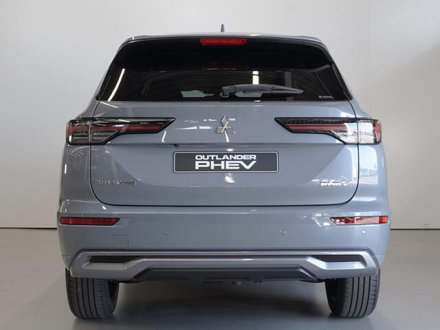 Mitsubishi OUTLANDER 2.4 PHEV First Edition | Head up | 20 inch | Direct leverbaar | 8 jaar garantie | Rijklaarprijs