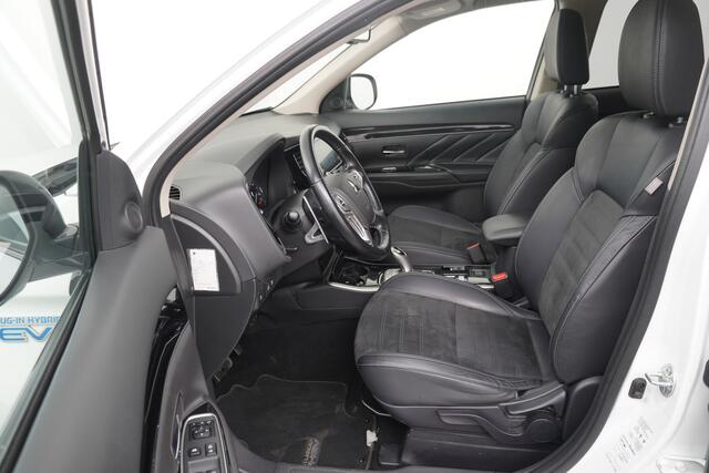 Mitsubishi OUTLANDER BWJ 2019 2.4 135 PK PHEV Intense NWE APK CARPLAY / CAMERA / KEYLESS / CLIMA / NAVI / CRUISE / BLUETOOTH / PDC / LMV 18 INCH / ISOFIX / PRIV. GLAS / LED / MULTIFUNCT. STUUR / DAB