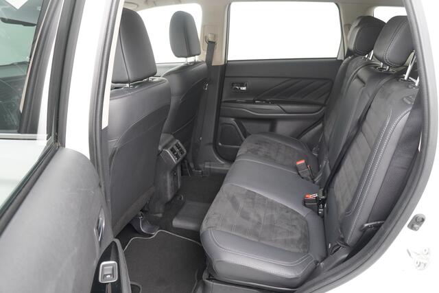 Mitsubishi OUTLANDER BWJ 2019 2.4 135 PK PHEV Intense NWE APK CARPLAY / CAMERA / KEYLESS / CLIMA / NAVI / CRUISE / BLUETOOTH / PDC / LMV 18 INCH / ISOFIX / PRIV. GLAS / LED / MULTIFUNCT. STUUR / DAB