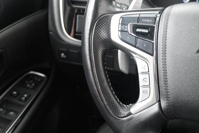 Mitsubishi OUTLANDER BWJ 2019 2.4 135 PK PHEV Intense NWE APK CARPLAY / CAMERA / KEYLESS / CLIMA / NAVI / CRUISE / BLUETOOTH / PDC / LMV 18 INCH / ISOFIX / PRIV. GLAS / LED / MULTIFUNCT. STUUR / DAB