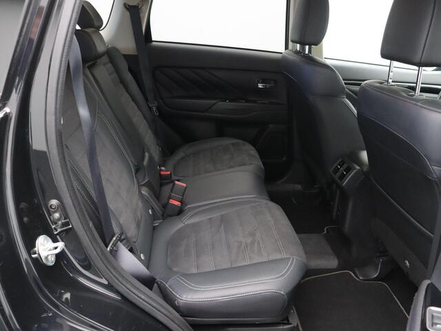 Mitsubishi OUTLANDER 2.4 PHEV Intense | Trekhaak | Achteruitrijcamera | Stoelverwaming | Apple Carplay/Android Auto |