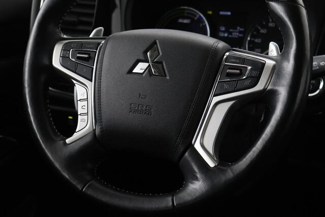 Mitsubishi OUTLANDER 2.4 PHEV Intense+ | Schuifdak | Stoelverwarming | 360 camera | Carplay | Navigatie | Full LED | Stuurverwarming | Keyless | Dodehoek detectie